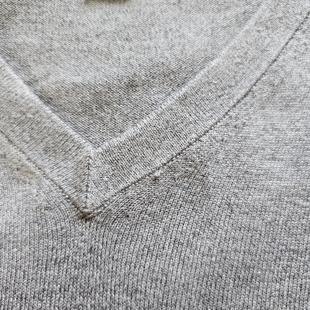 Banana Republic Luxury Silk Blend Preppy Minimalist Office Soft V-neck Sweater - Picture 3 of 5